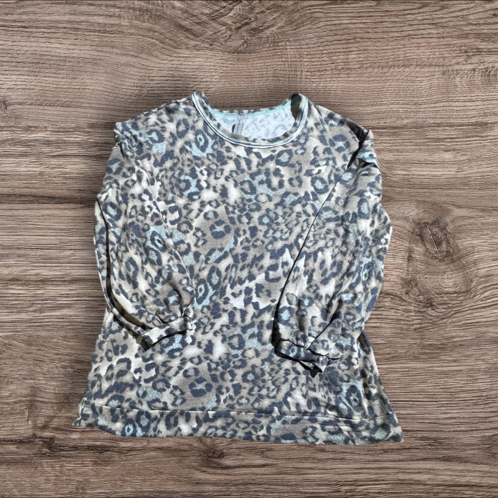 Women's Trendy Boutique Leopard Print Long Sleeve Blouse in Gray and‎ Teal